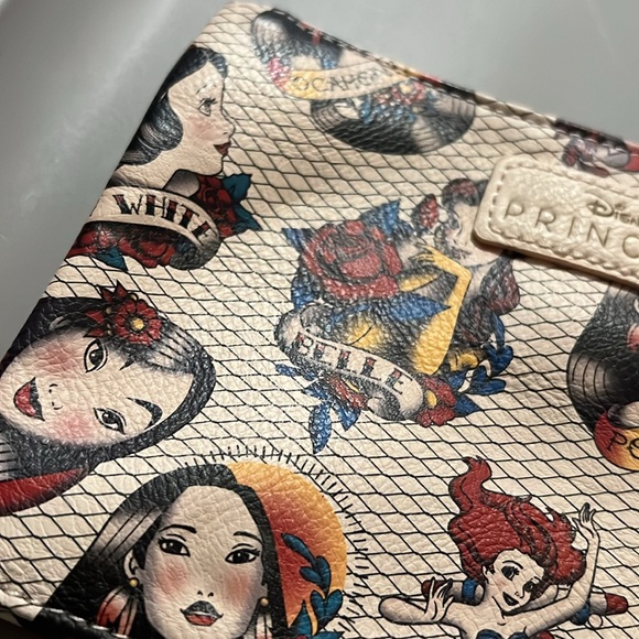 NEW Disney princess Ariel Belle SnowWhite Mulan Pocahontas Jasmine wallet makeup - Picture 9 of 17